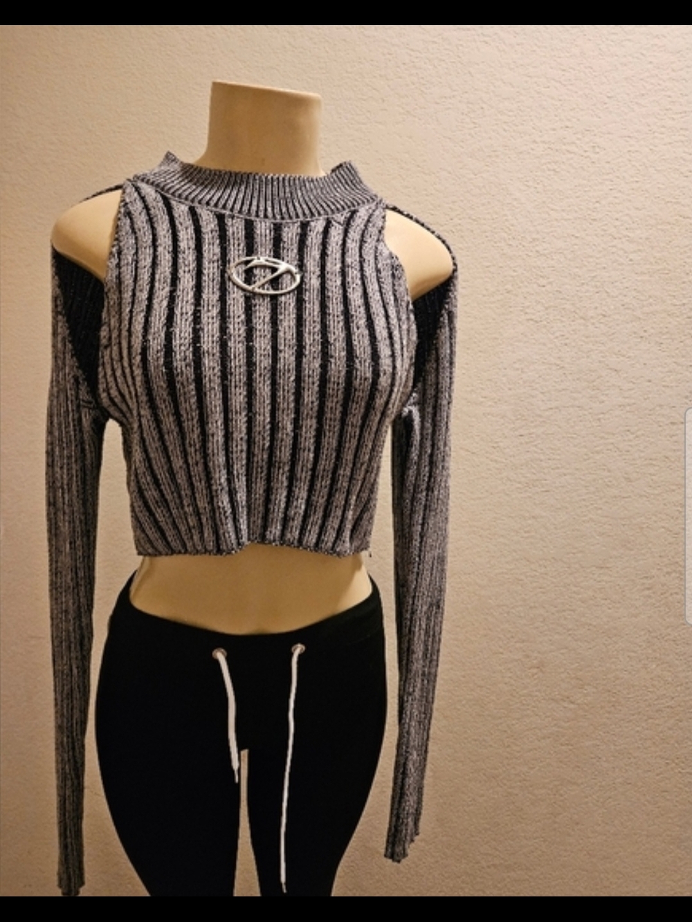 Fashion Nova Black And Gray ribbed knit crop sweater. Sz. Medium